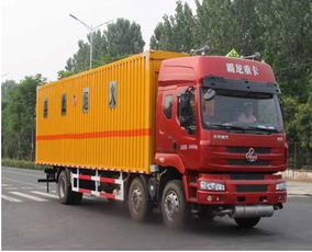 东风霸龙12.38吨易燃固体厢式运输车