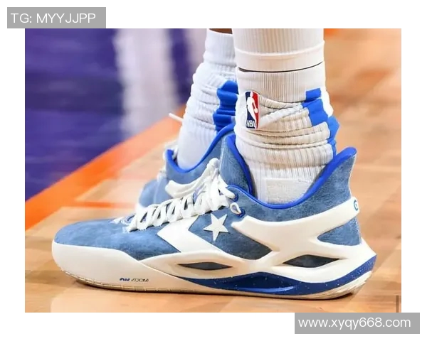 足球球星选择低帮与高帮鞋款的不同风格与性能分析 足球球星选择低帮与高帮鞋款的不同风格与性能分析